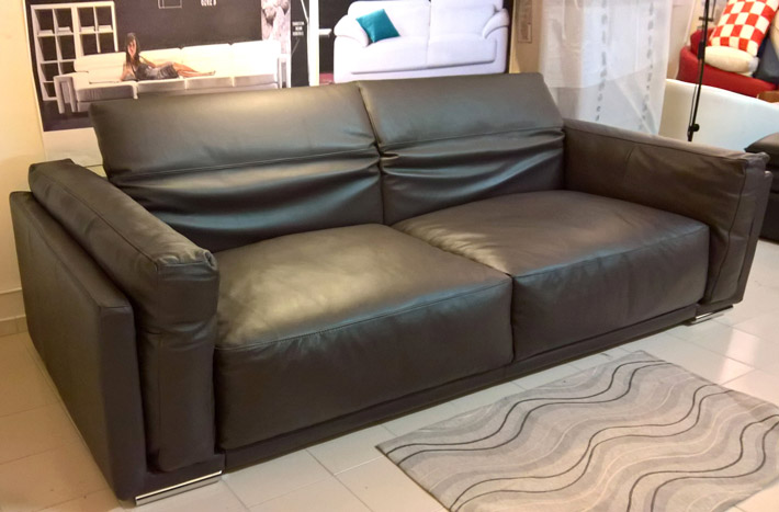 Offerta divano 3 posti in pelle marrone scuro